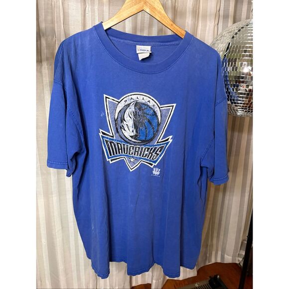 Vintage Dallas Mavericks Graphic TShirt - Picture 1 of 7